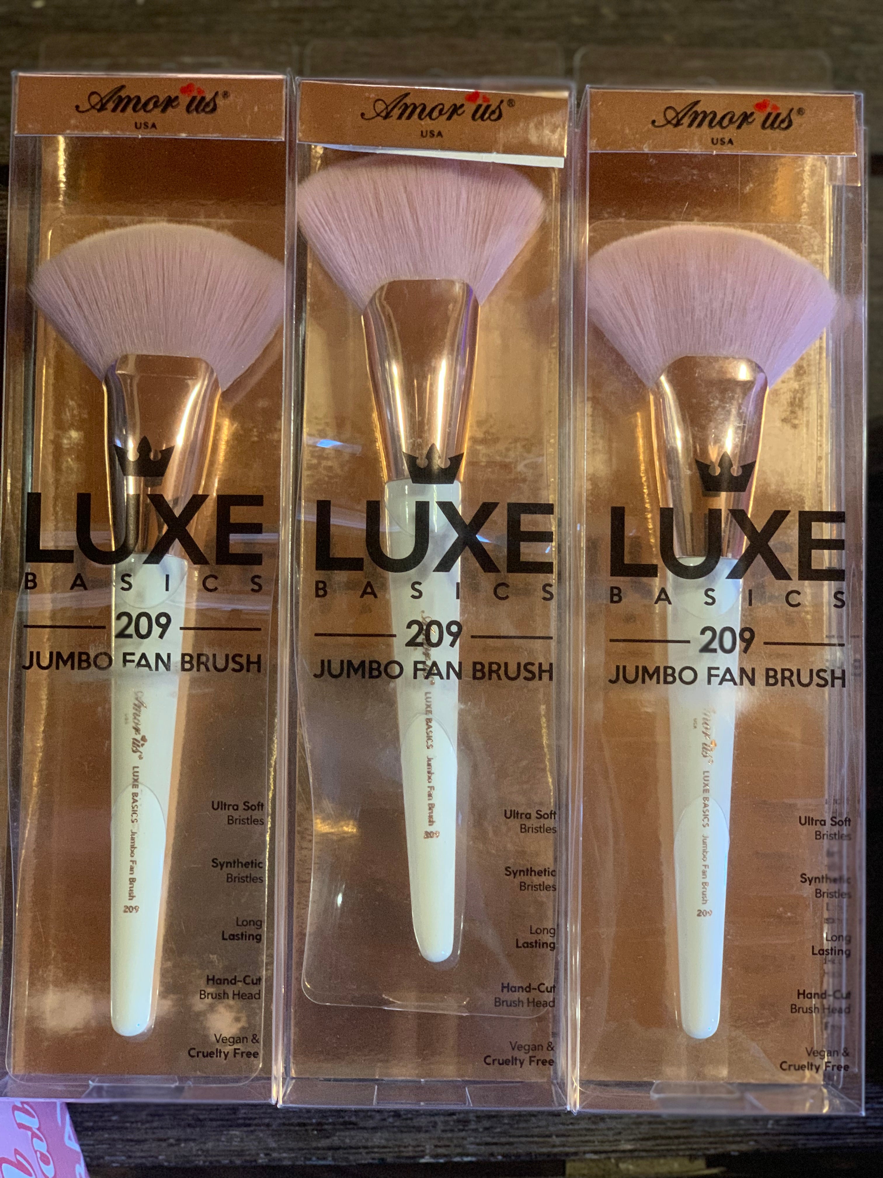 Luxe Basics Jumbo Fan Brush