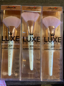 Luxe Basics Jumbo Fan Brush