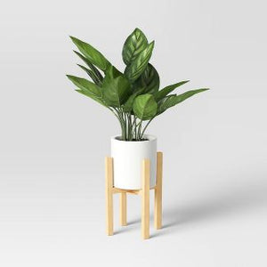 KNK046   Green Plant in Plant Stand